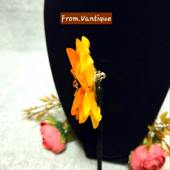 🏵 Vintage Colourful Flower w/ Rhinestone Bold / Statement Brooch / Pin 🧷 - Picture 3 of 5